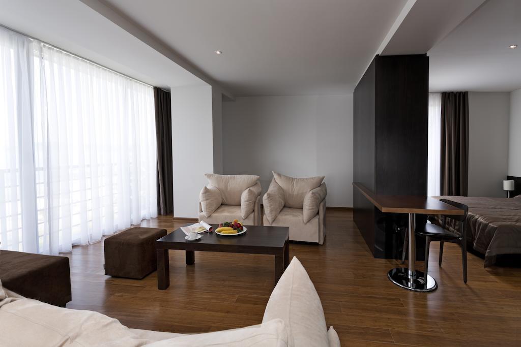 Romantique Dojran Hotel מראה חיצוני תמונה